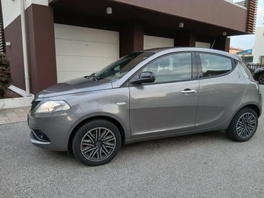 Lancia Ypsilon 1.2 69 CV 5 porte S&S Gold tua a € 169 mese