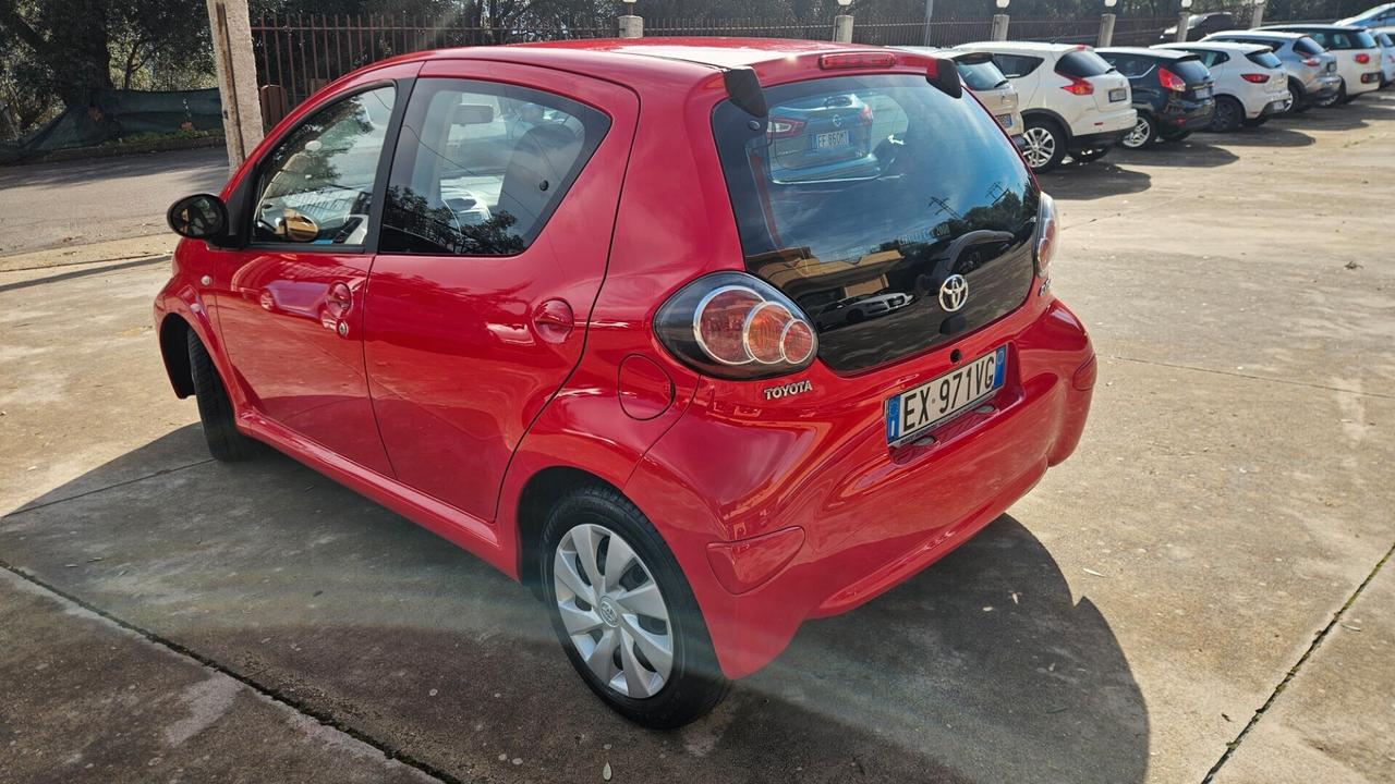 Toyota Aygo 1.0 VVT-i 69 CV 5 porte x-cool MMT
