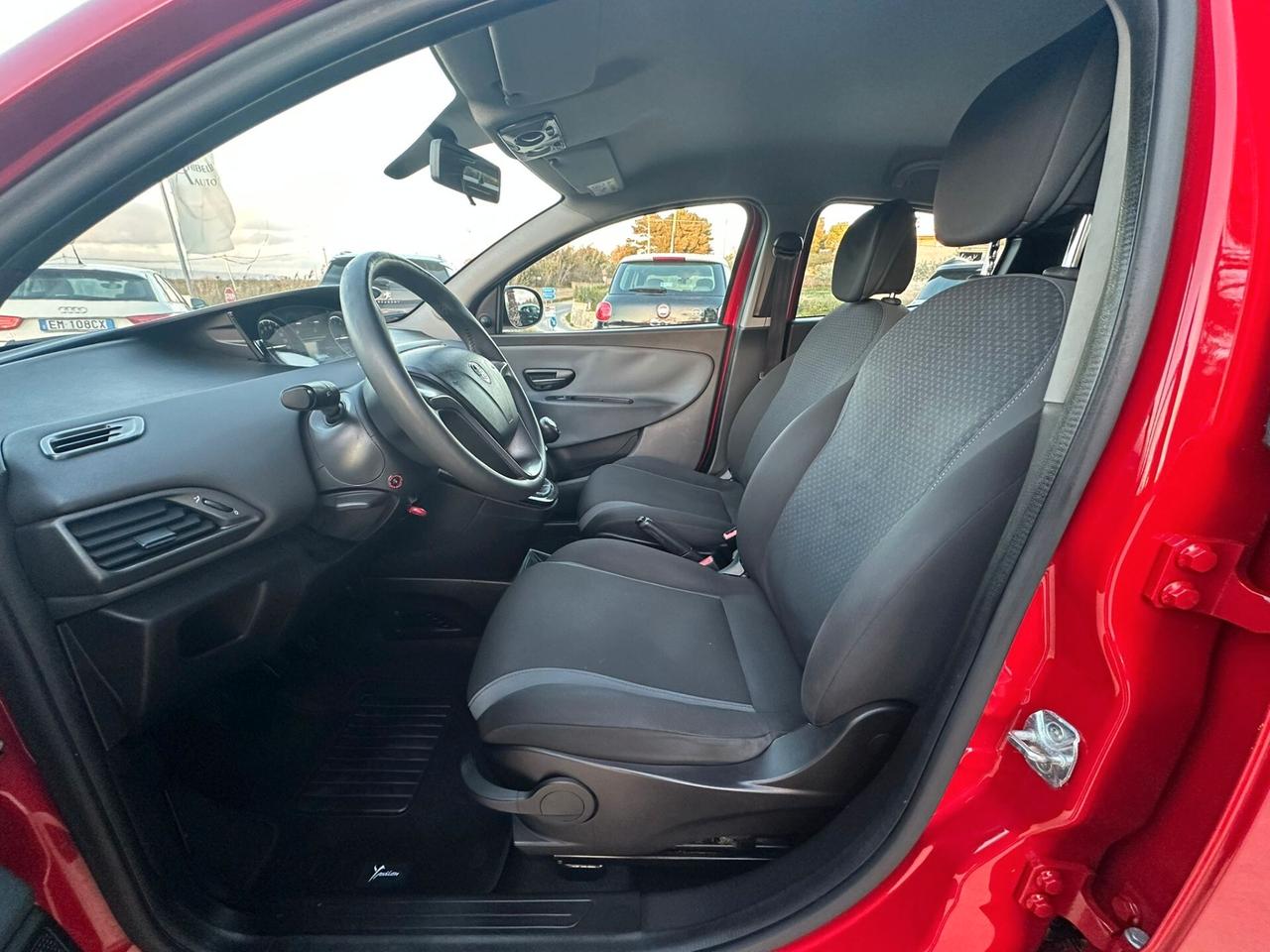 Lancia Ypsilon 1.2 70 CV Silver