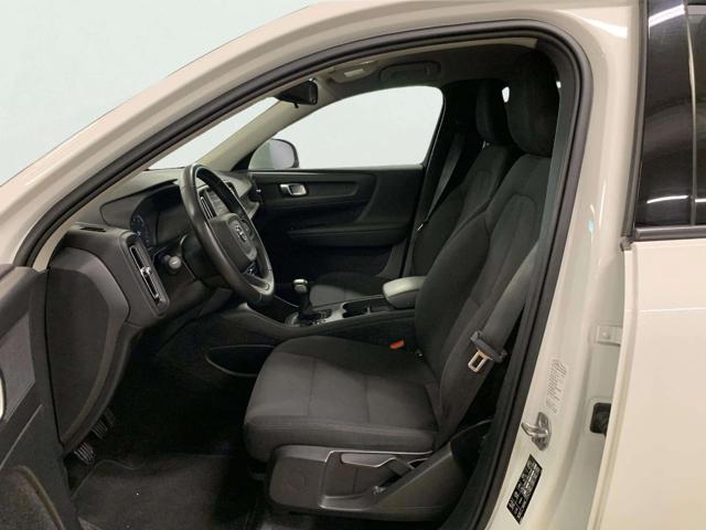 VOLVO XC40 T2 Momentum Core