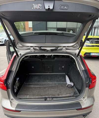 Volvo V60 II 2019 2.0 b4 Inscription auto