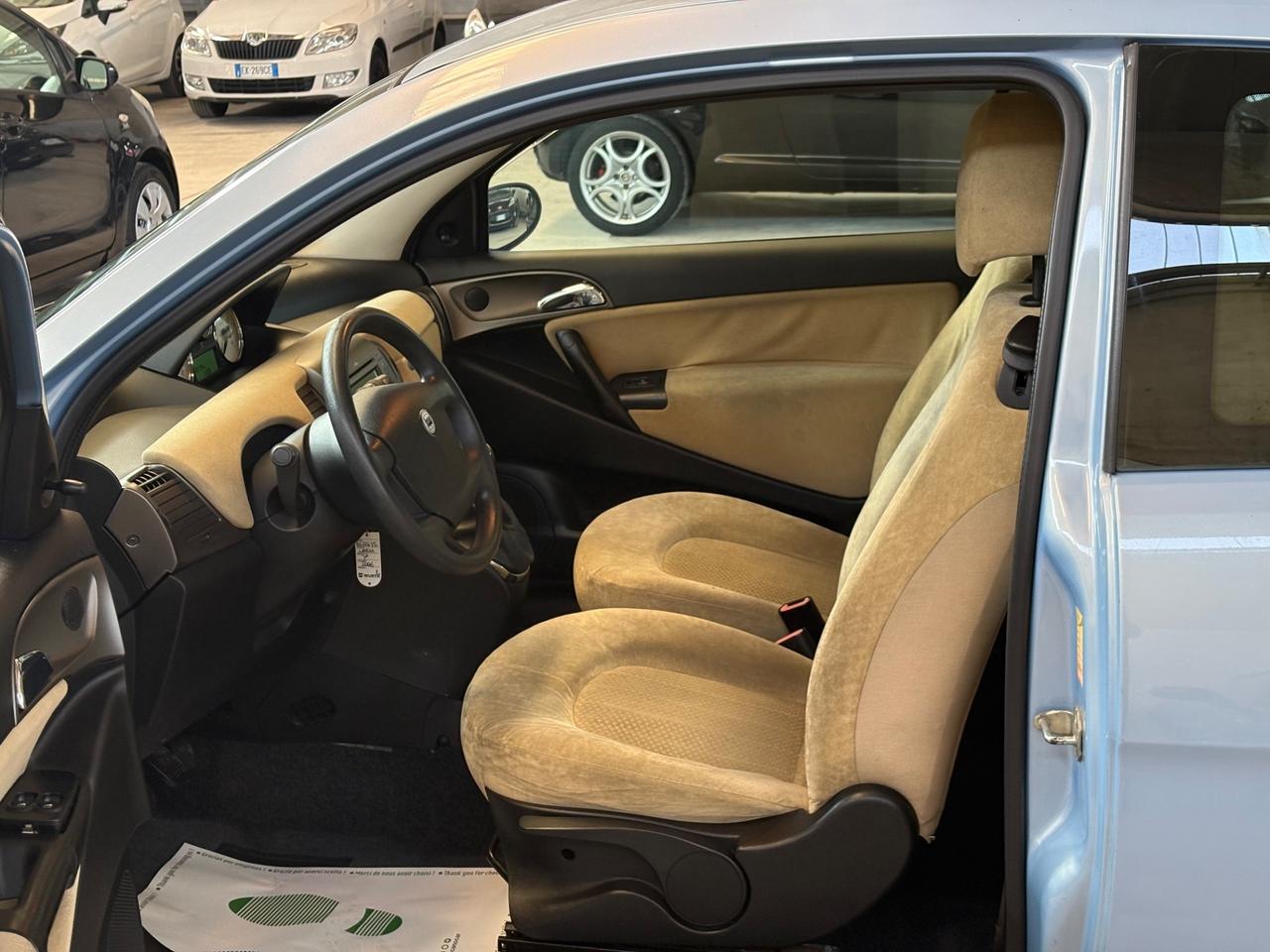 Lancia Ypsilon 1.2 Oro Bianco