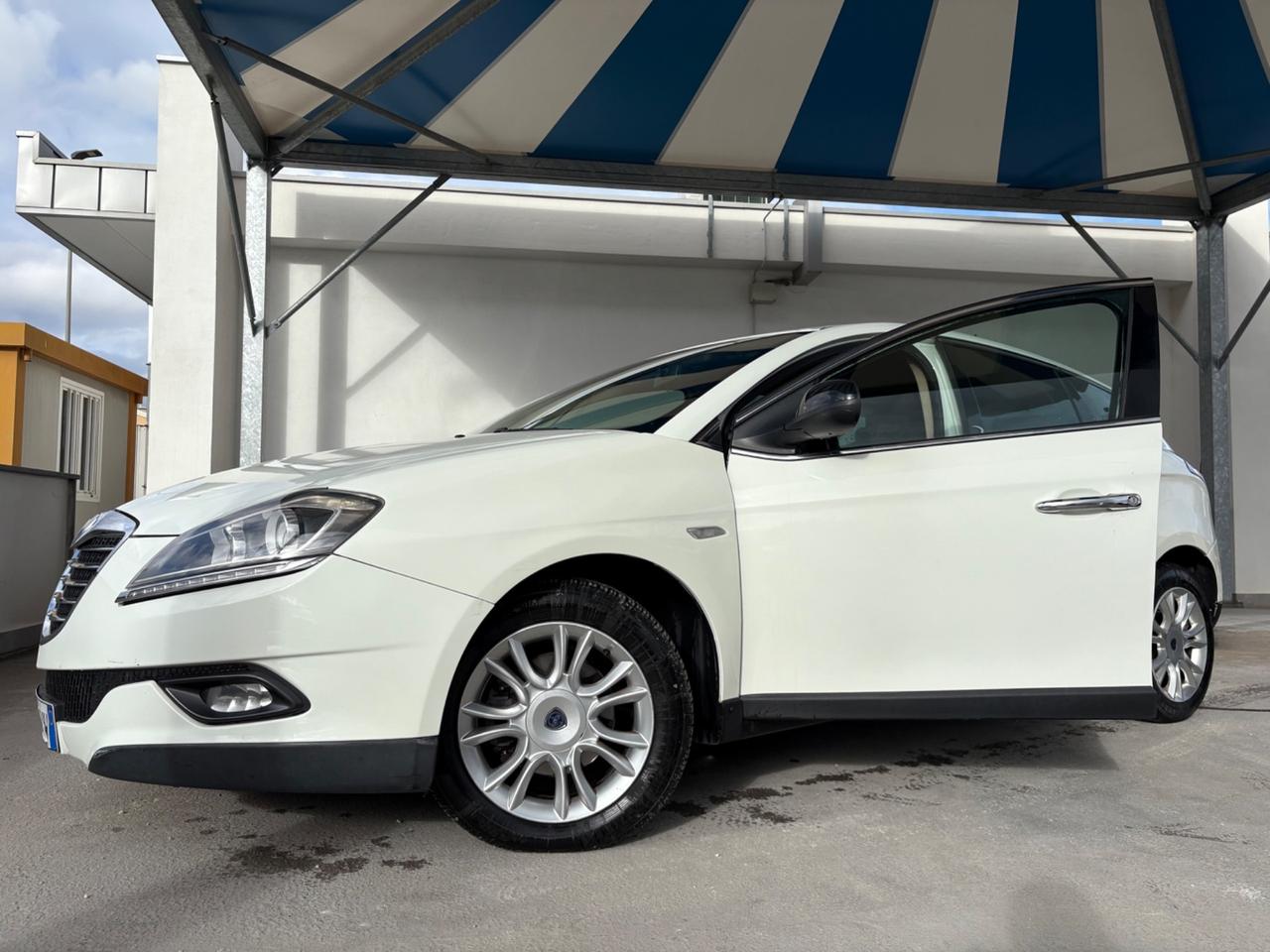 Lancia Delta 1.6 MJT DPF 105 CV Silver