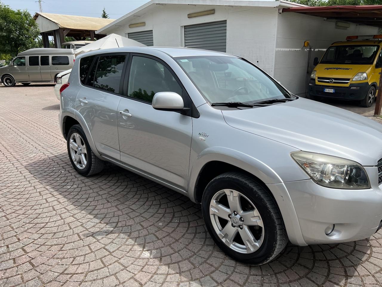 TOYOTA RAV 4X4 CON MOTORE SOSTITUITO DALLA TOYOTA A 130.000 KM