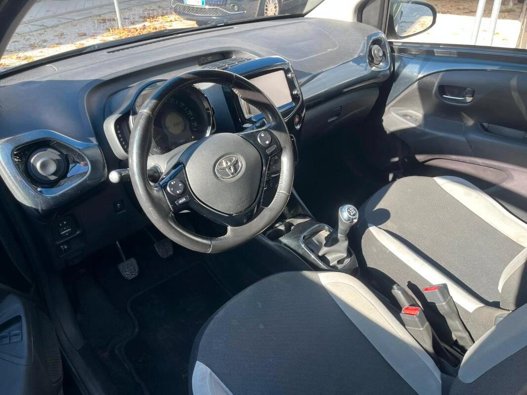 Toyota Aygo 1.0 x-play 5p my15