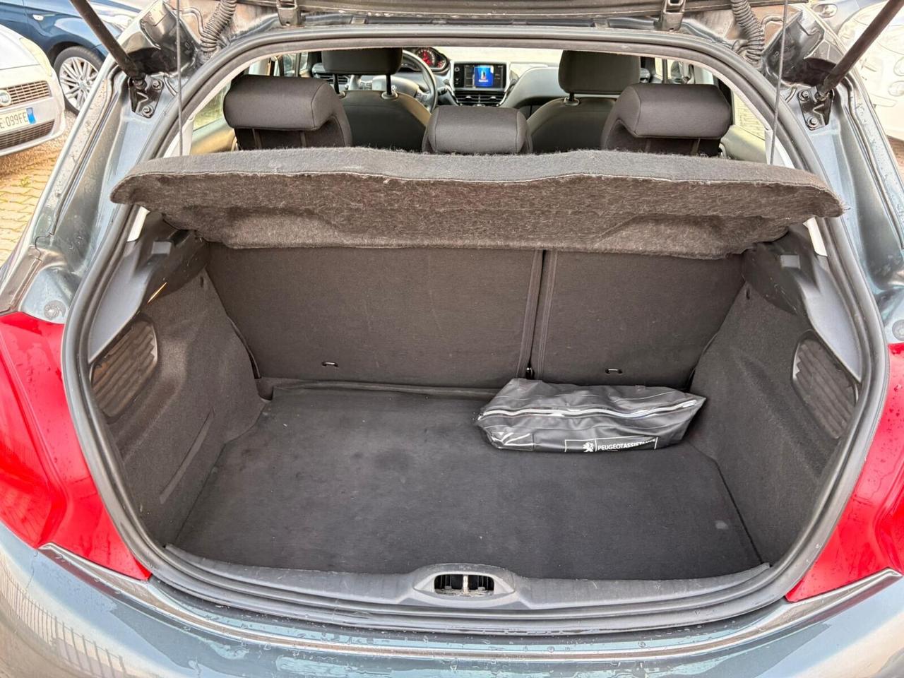 Peugeot 208 1.4 HDi 68 CV 5 porte Allure