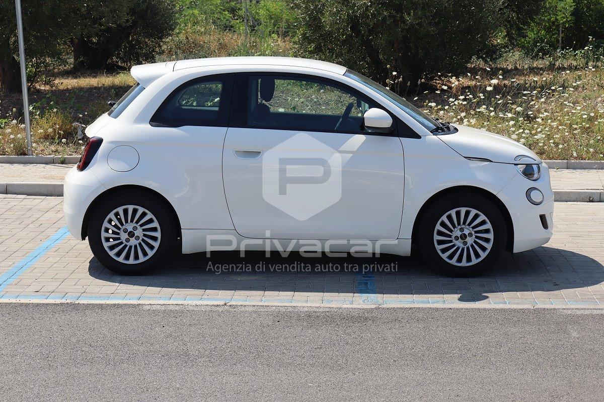 FIAT 500e Berlina 42 kWh La Prima