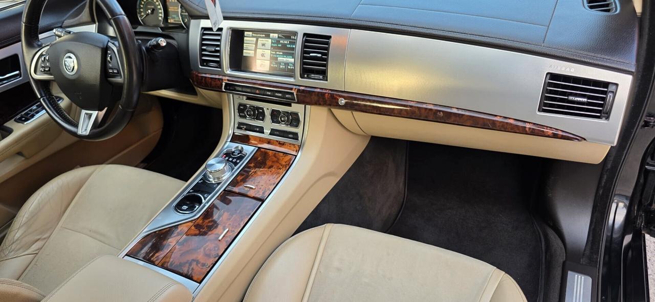 Jaguar XF 3.0 D V6 full optional