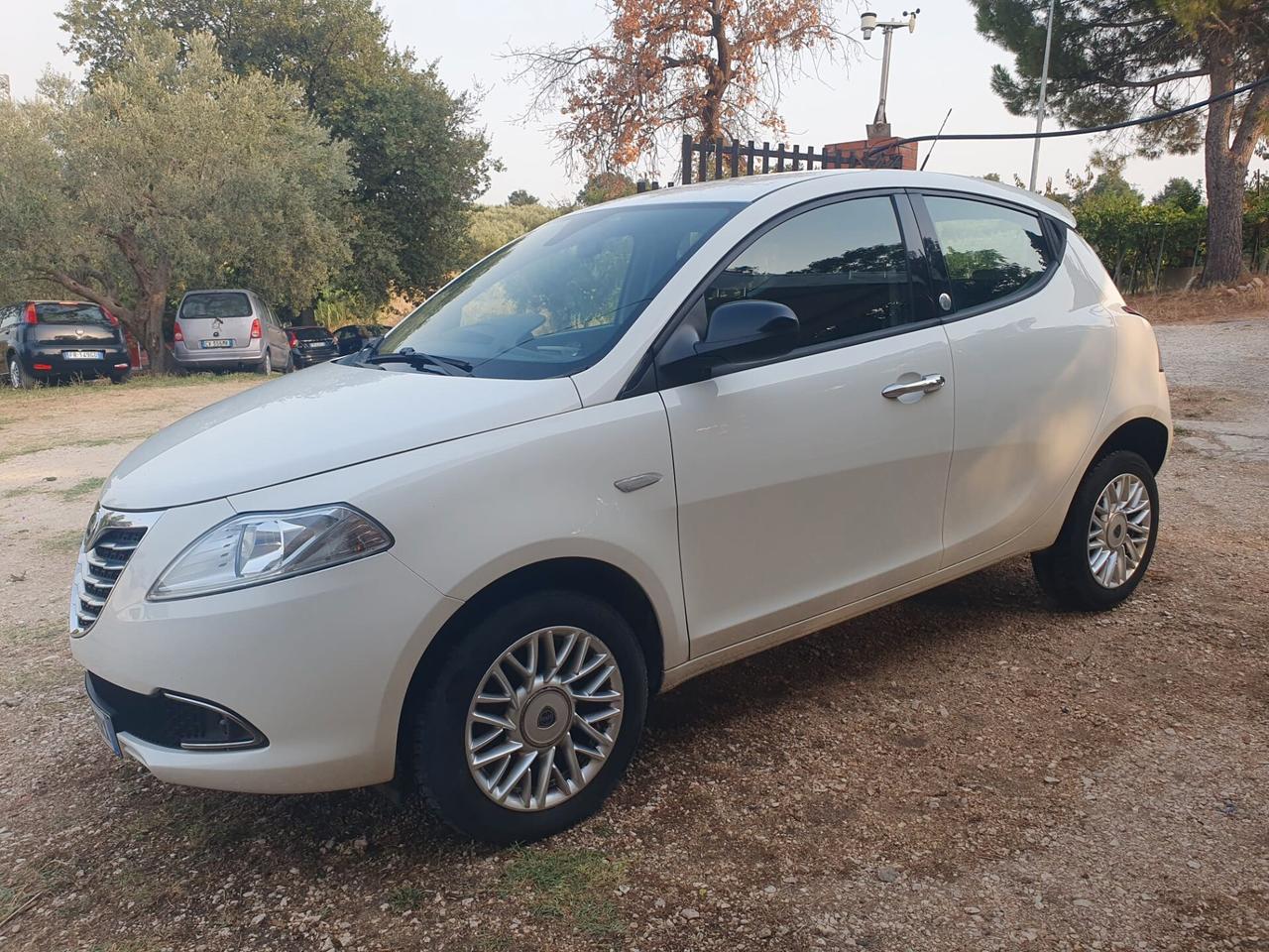 SUPER OCCASIONE: Lancia Ypsilon full, Turbo/Metano - Interni come NUOVI!