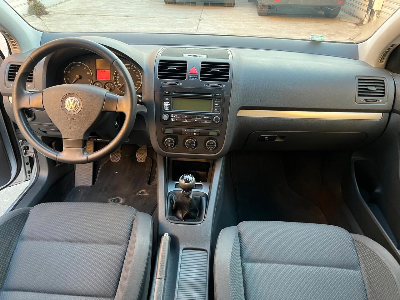 Volkswagen Golf 1.6 16V FSI 5p. Sportline