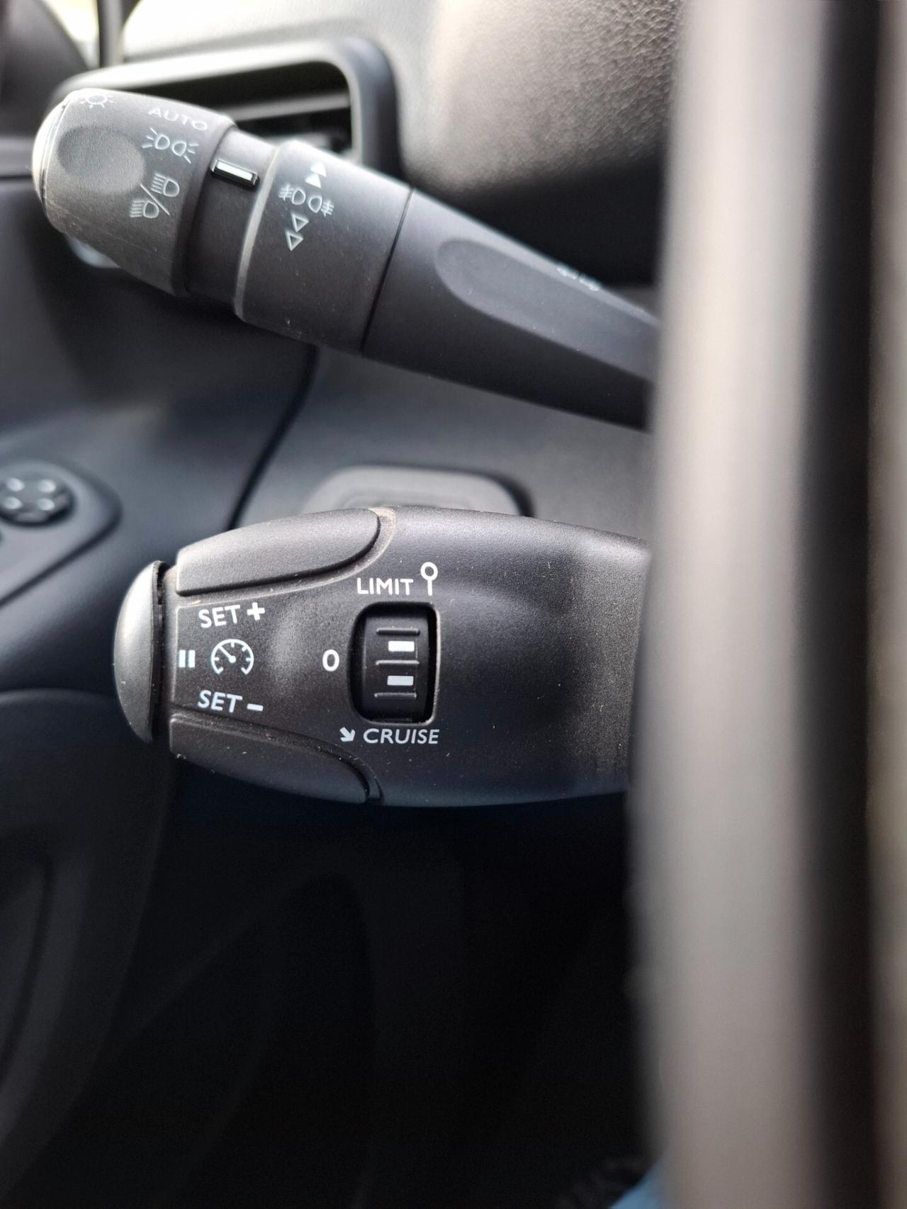 Peugeot Partner BlueHDi 100cv 3 POSTI - 1000Kg di PORTATA