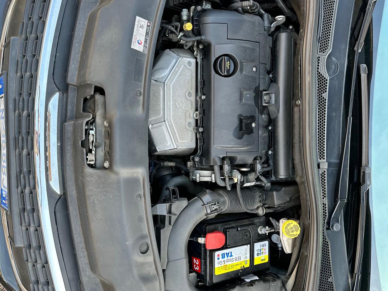 Peugeot 208 Allure 1.4 95 VTI #6873