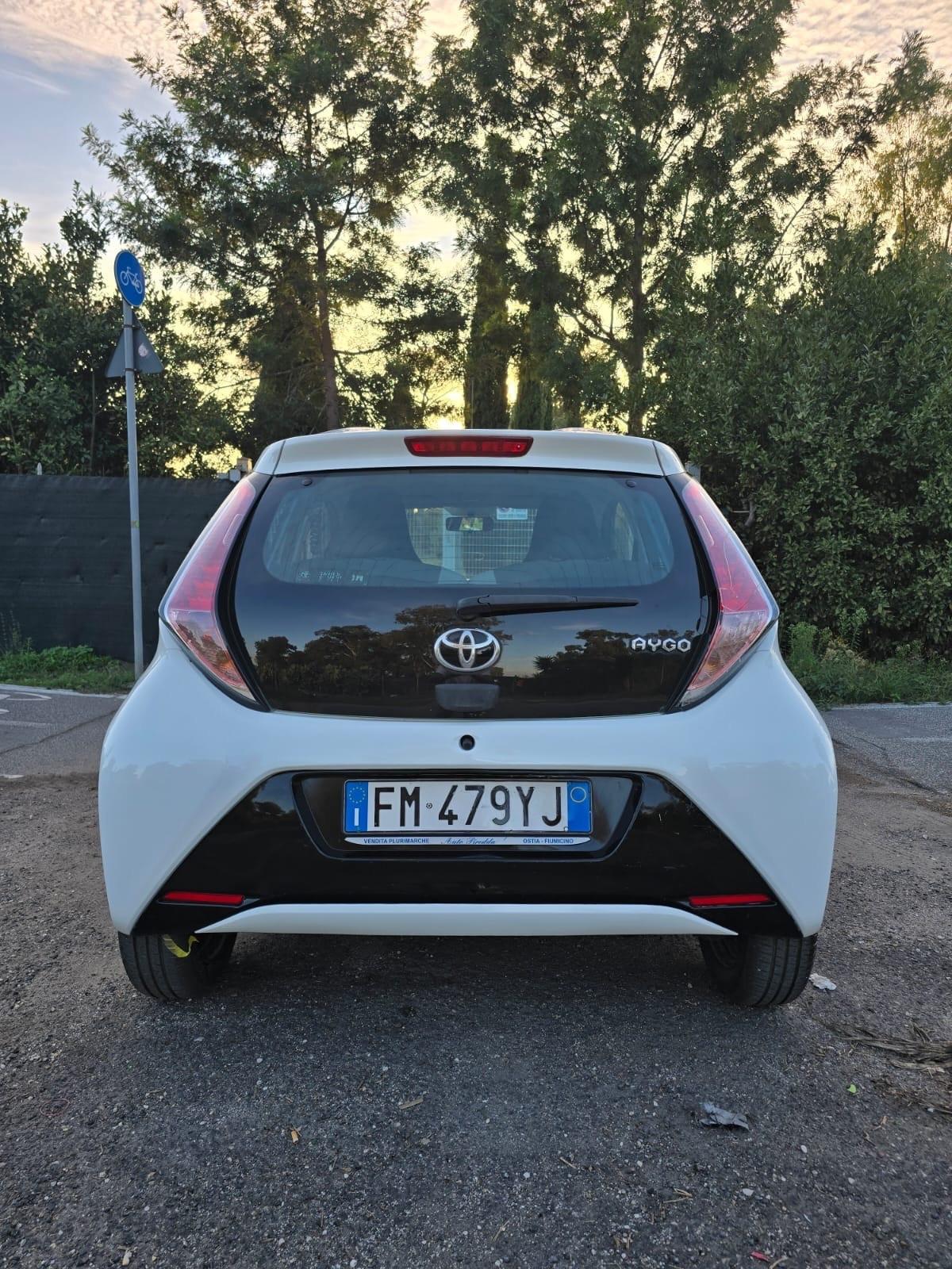 Toyota Aygo 1.0 VVT-i 69 CV 5 porte x-cite TSS MMT