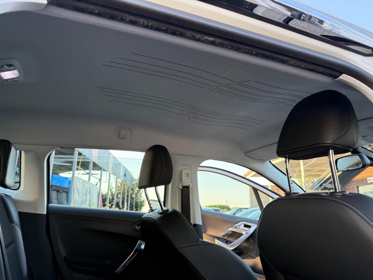 Peugeot 2008 1.6 e-HDi 115 CV Stop&Start Allure
