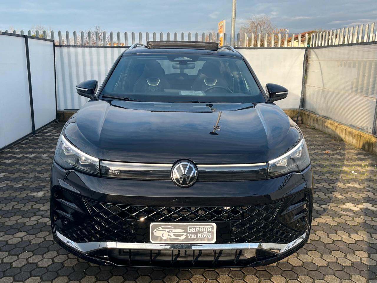 Volkswagen Tiguan 2.0 TDI 150 CV DSG R-Line Plus *TETTO APRIBILE*