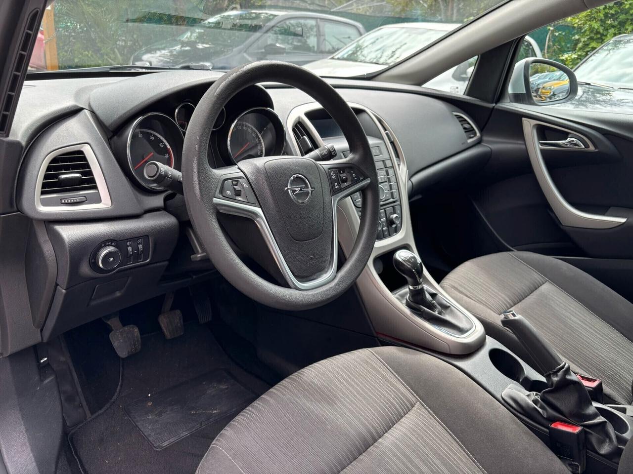 Opel Astra 1.4 100CV Sports Tourer Cosmo ok Neopatentati