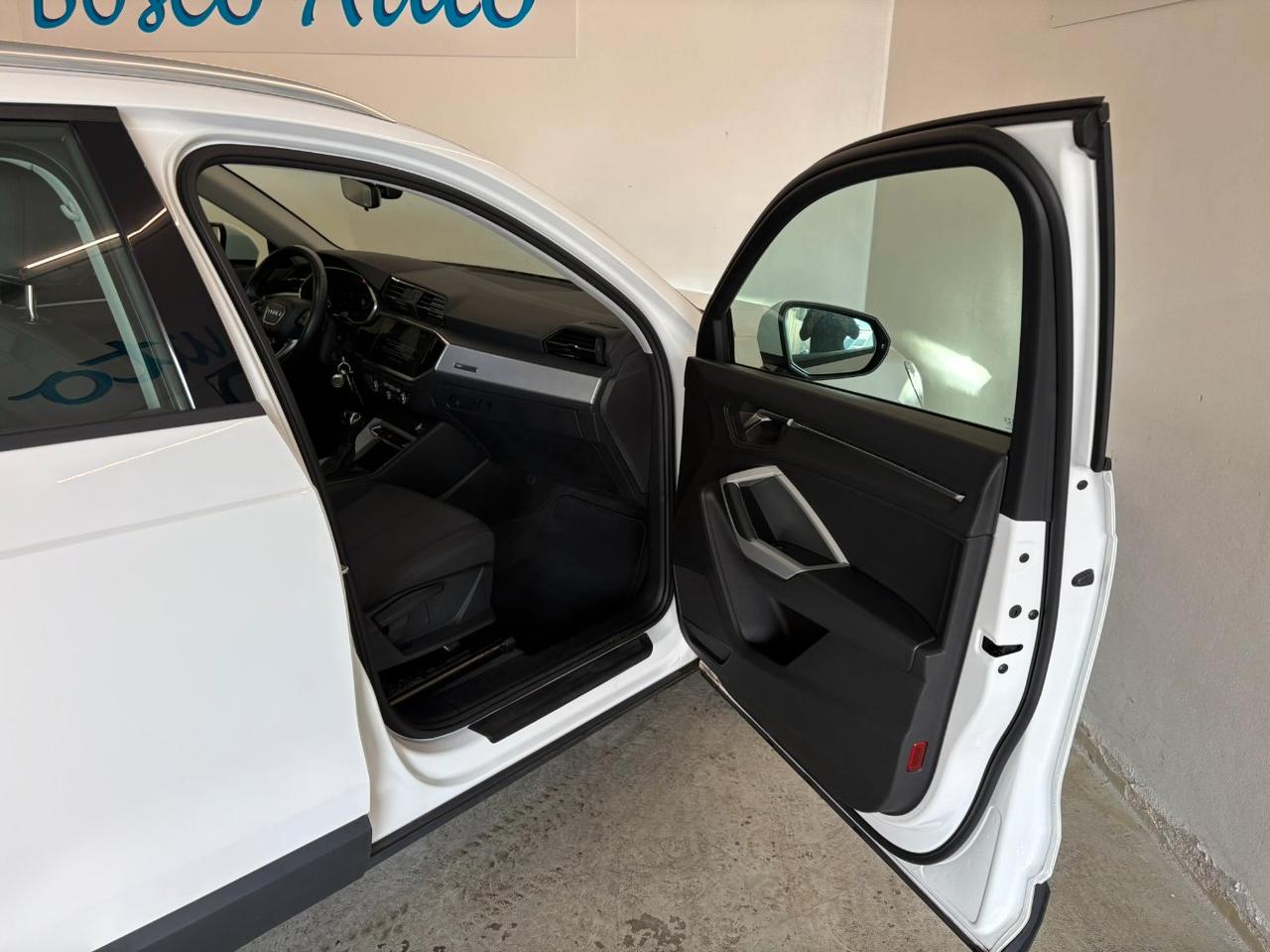 Audi Q3 35 1.5 tfsi mhev s-tronic