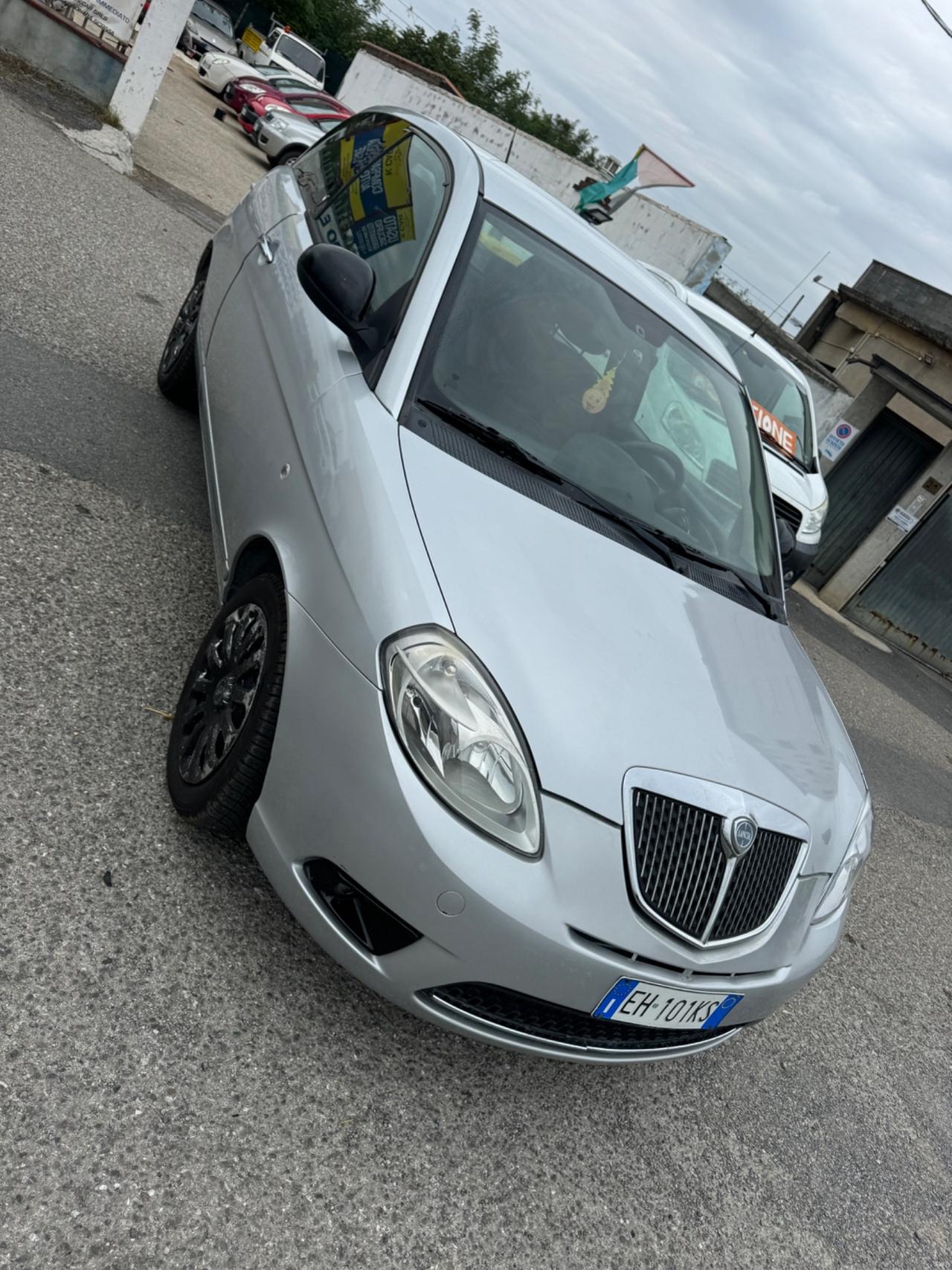 Lancia Ypsilon 1.3 MJT 75 CV Platinum