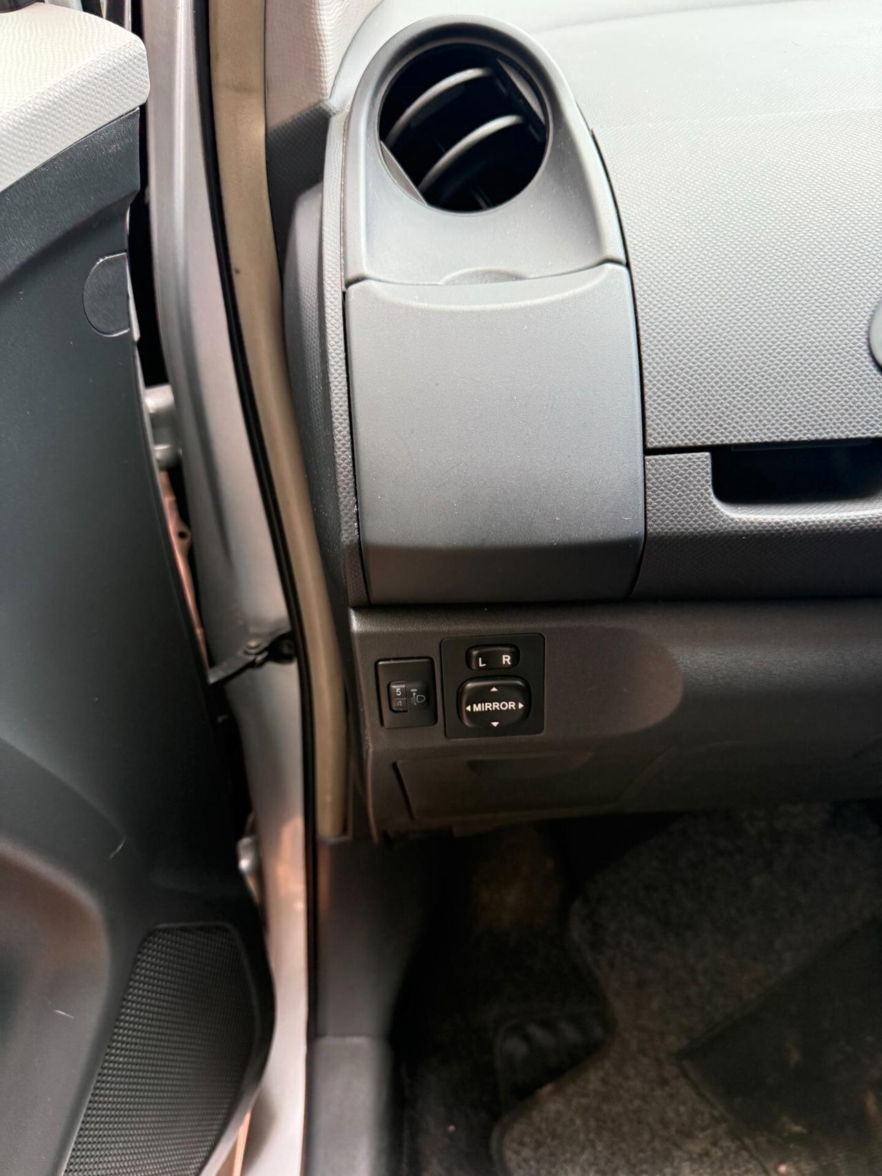 Toyota Yaris 1.4 D-4D 5 porte Navi