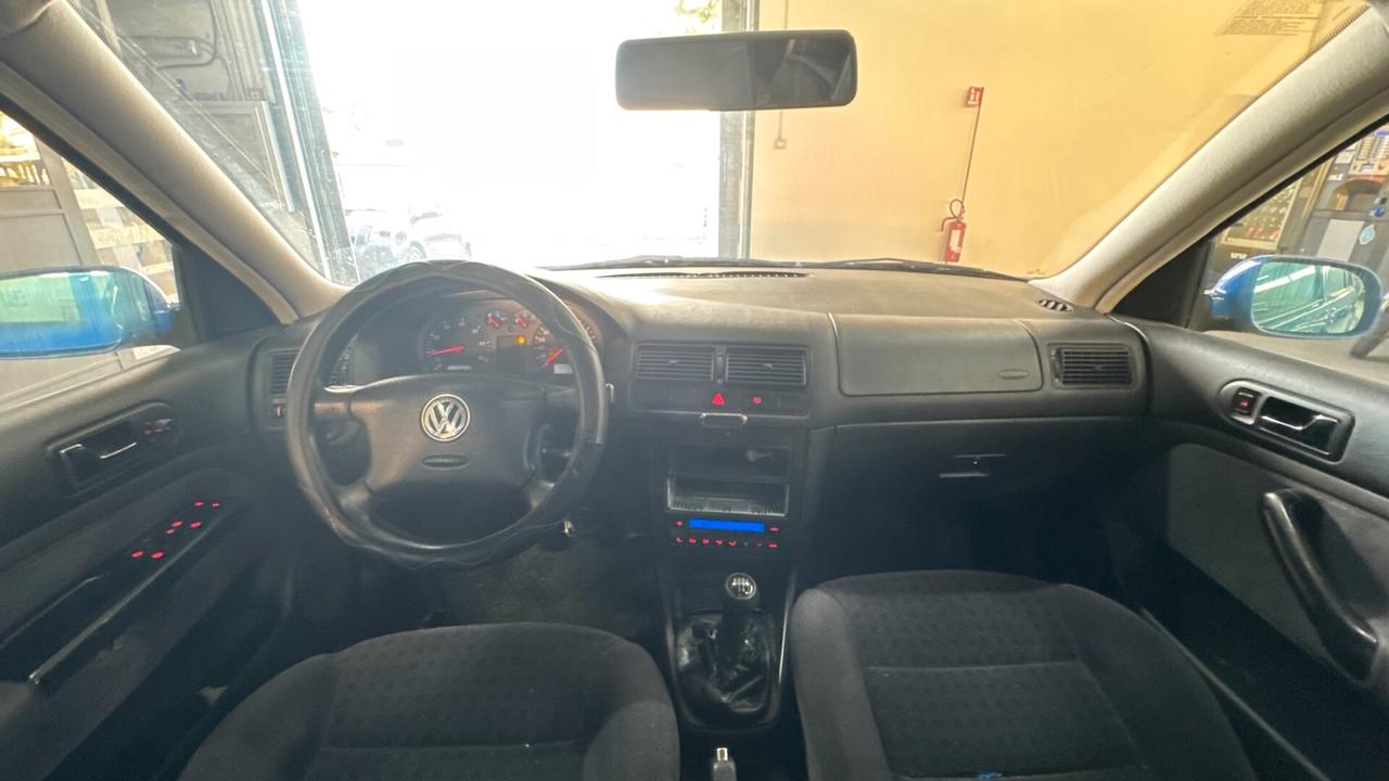 Volkswagen Golf 1.6 B 105CV - 2001