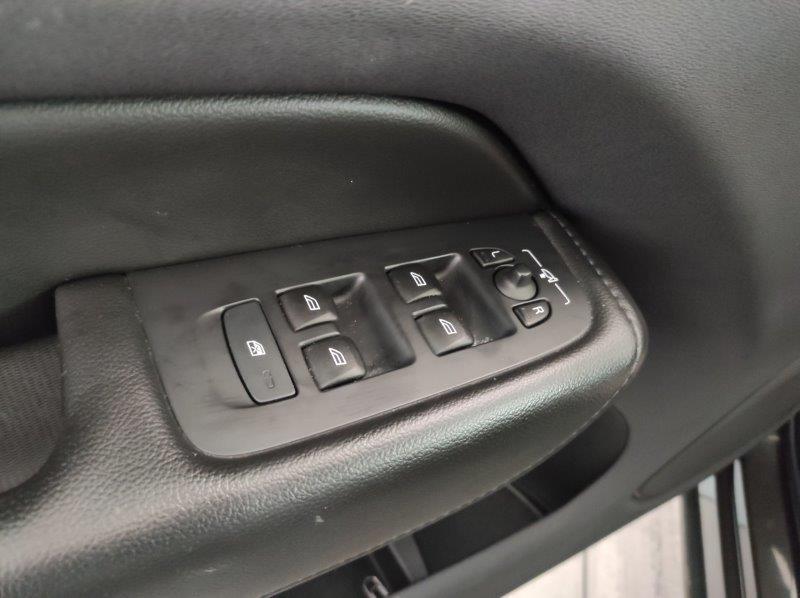 VOLVO XC60 (2017-->) - XC60 B4 Geartronic Momentum