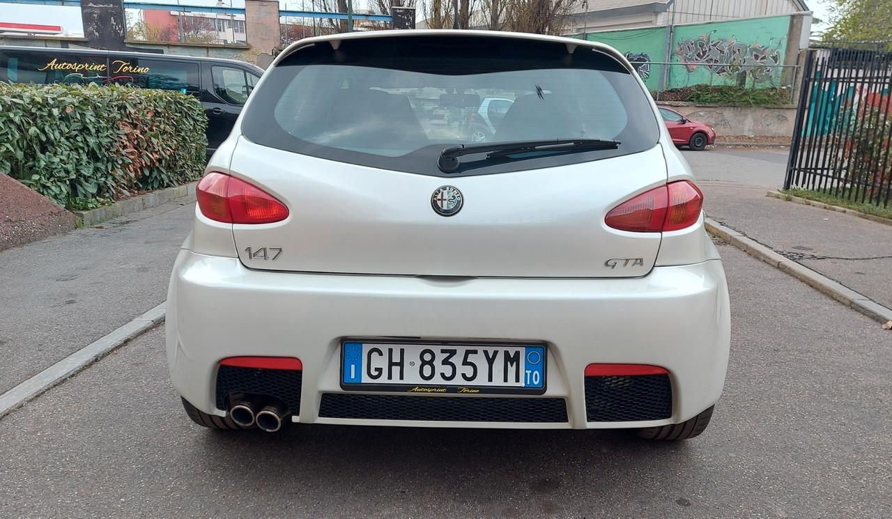 Alfa Romeo 147 GTA 3.2i V6 24V (cambio manuale)