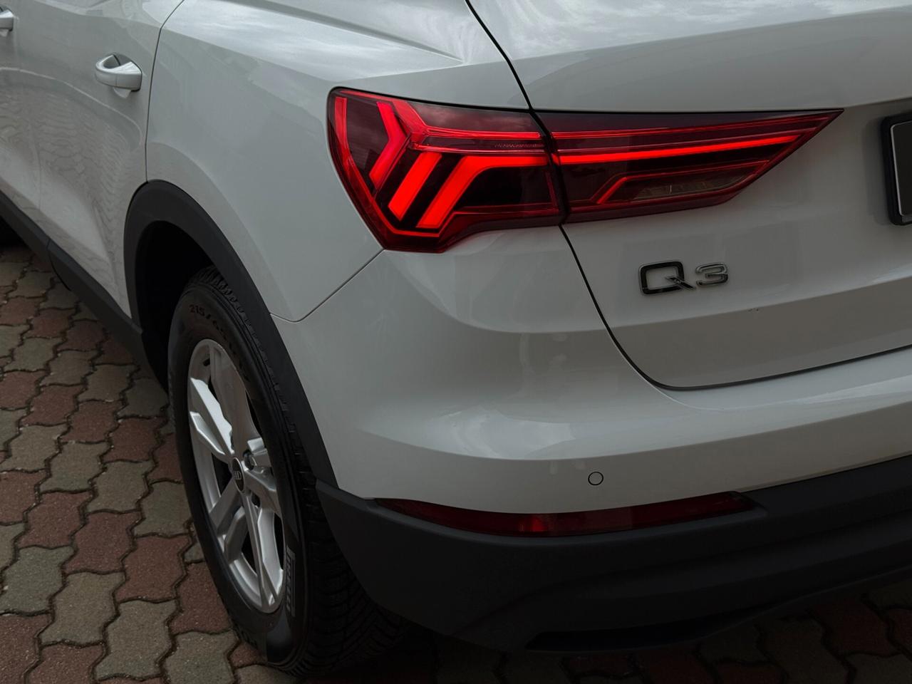 Audi Q3 35 TDI S tronic Business Advanced Matrix