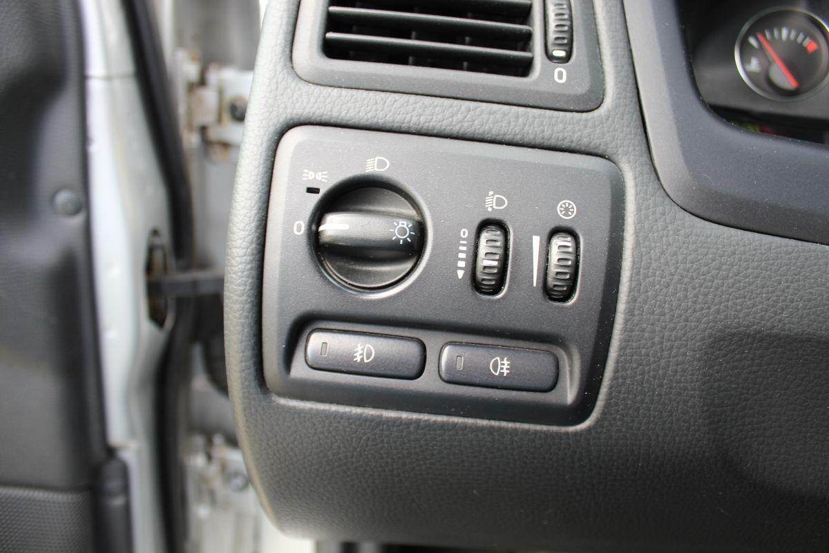 VOLVO - V70 - 2.4 D5 20V Momentum