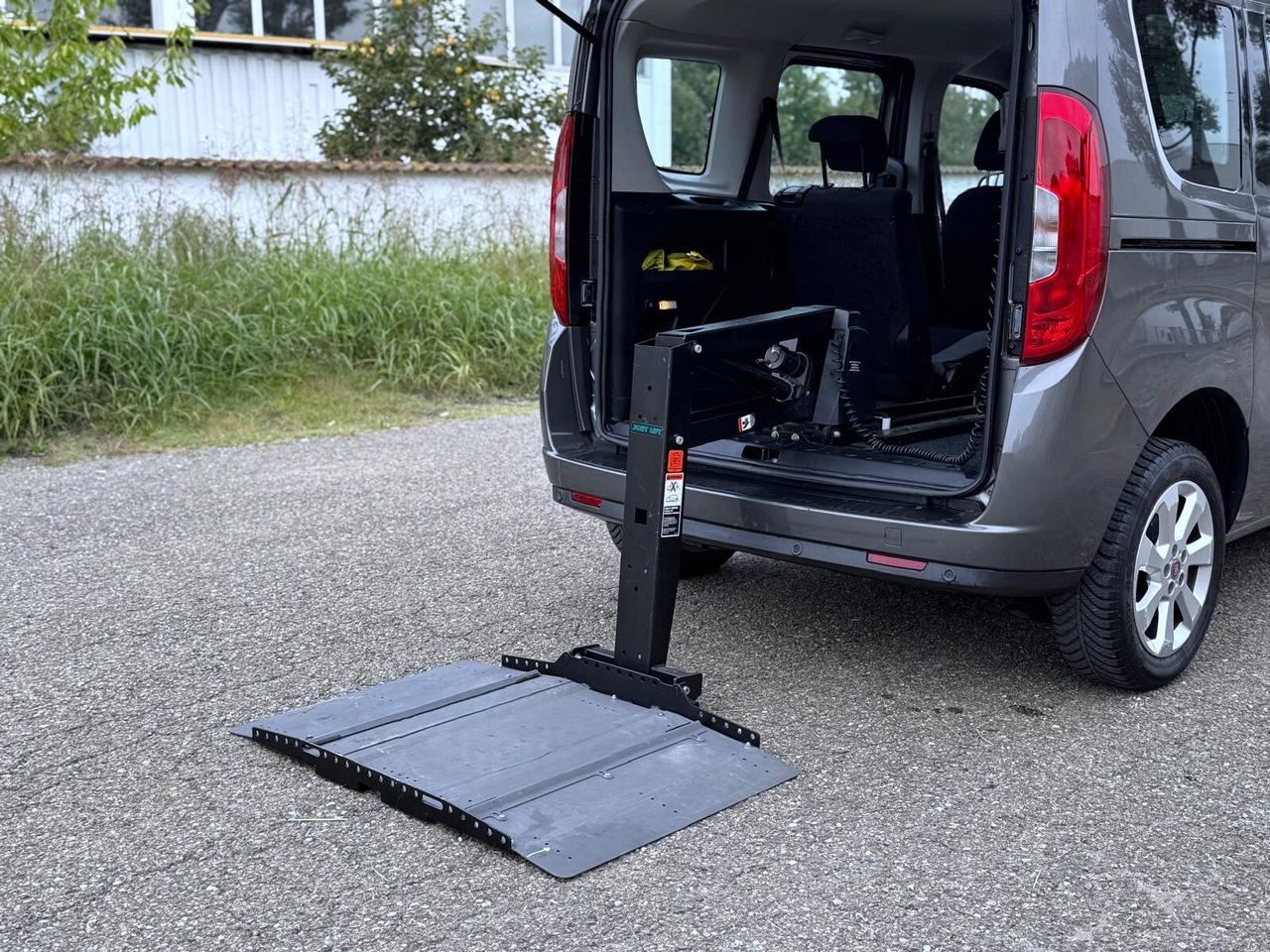 FIAT DOBLO 1.6 MJT XL PEDANA PER DISABILI