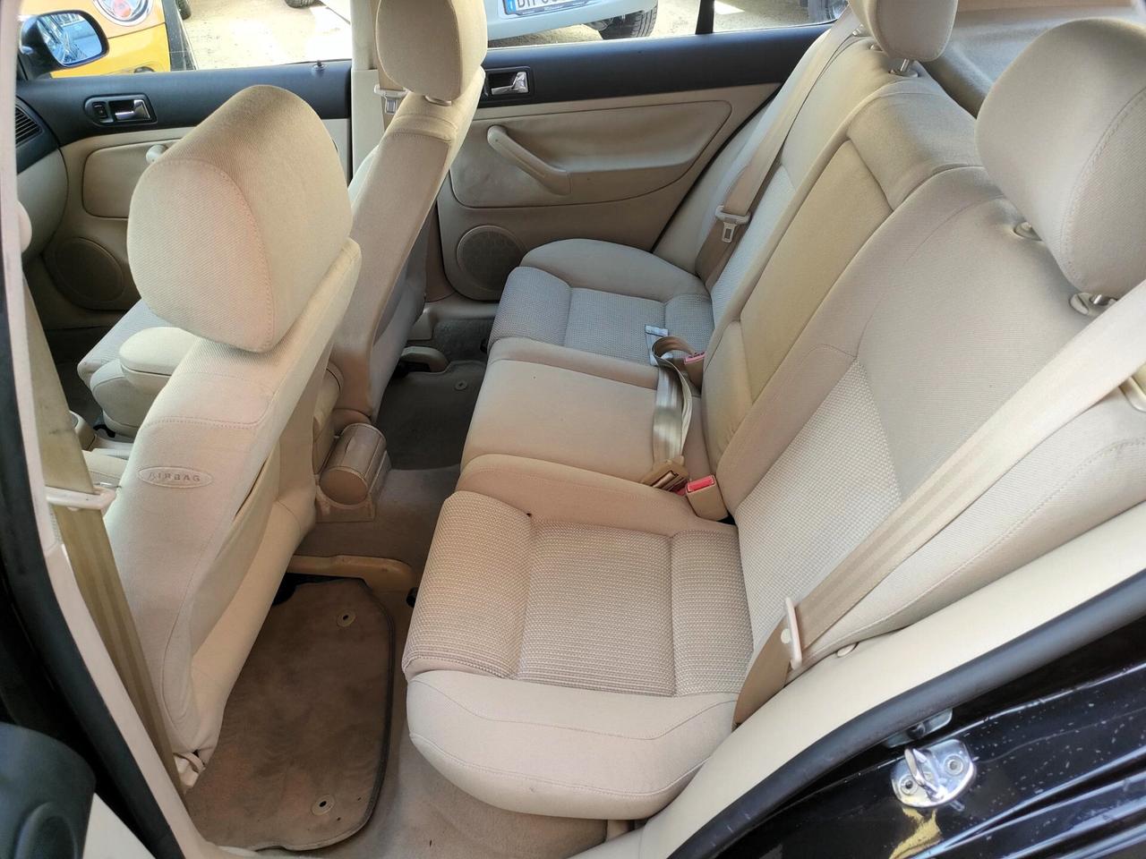 Volkswagen Golf 1.6 16v Aut Highline ASI