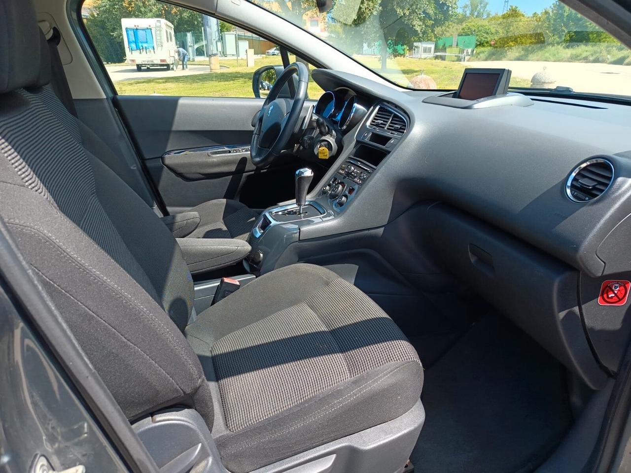 Peugeot 5008 1.6 HDi 110CV cambio robotizzato Féline