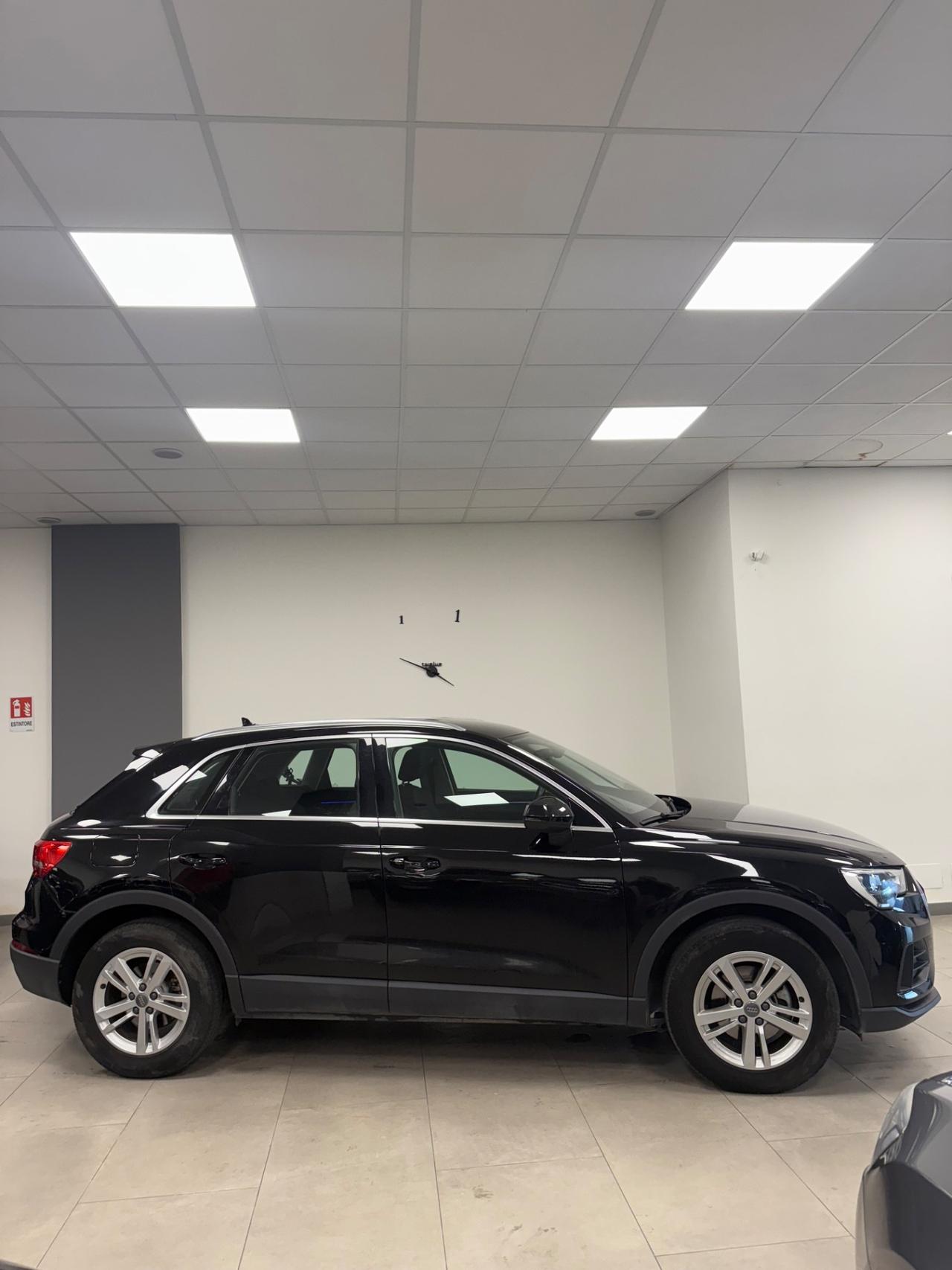 Audi Q3 35 TFSI Business Advanced