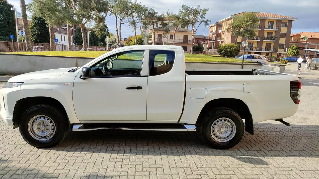 Mitsubishi L200 2.3 D Club Cab 4x4 Super Select Intense