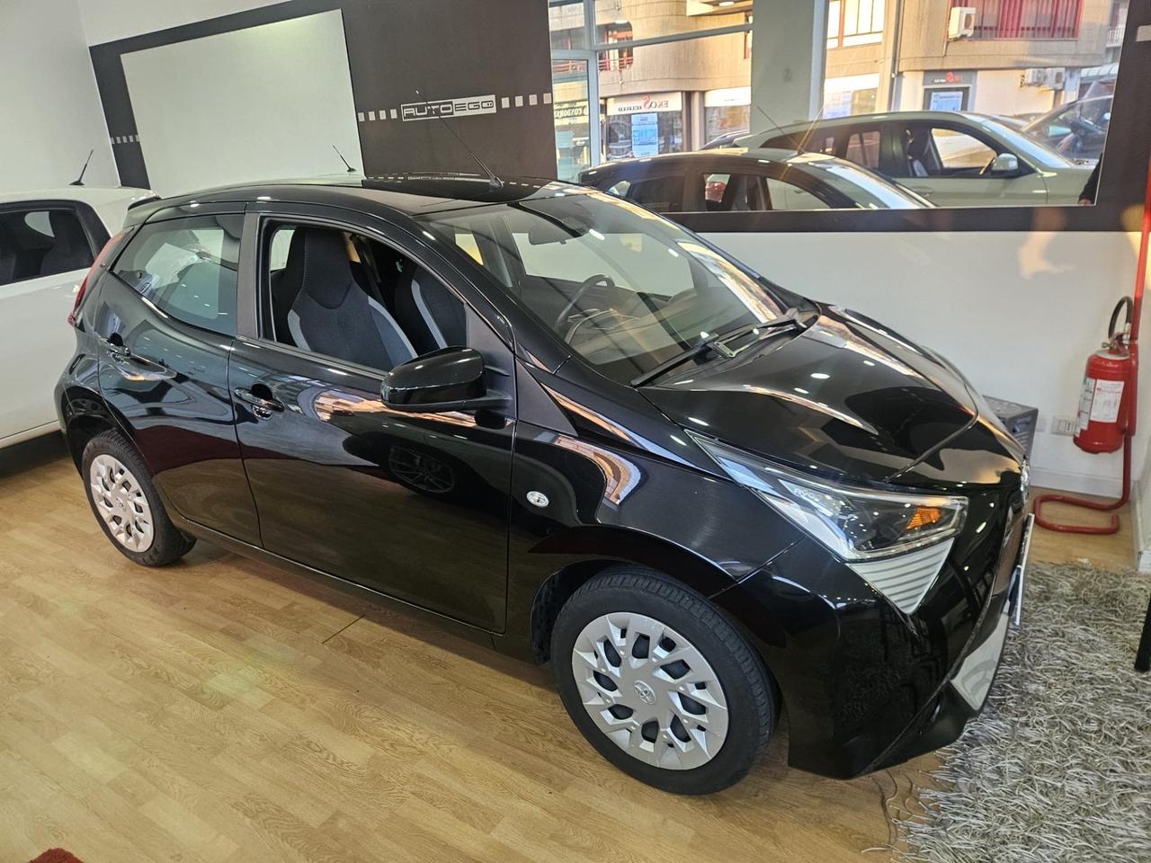 Toyota Aygo Connect 1.0 VVT-i 72 CV 5 porte x-play