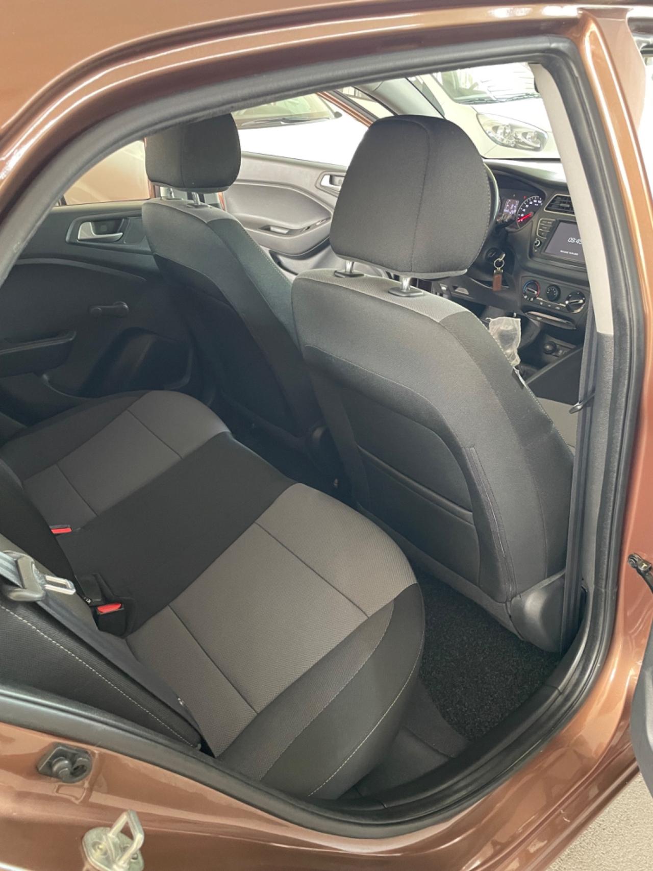 HYUNDAI I-20 GPL DI SERIE SPORT NAV RETROCAMERA ECC