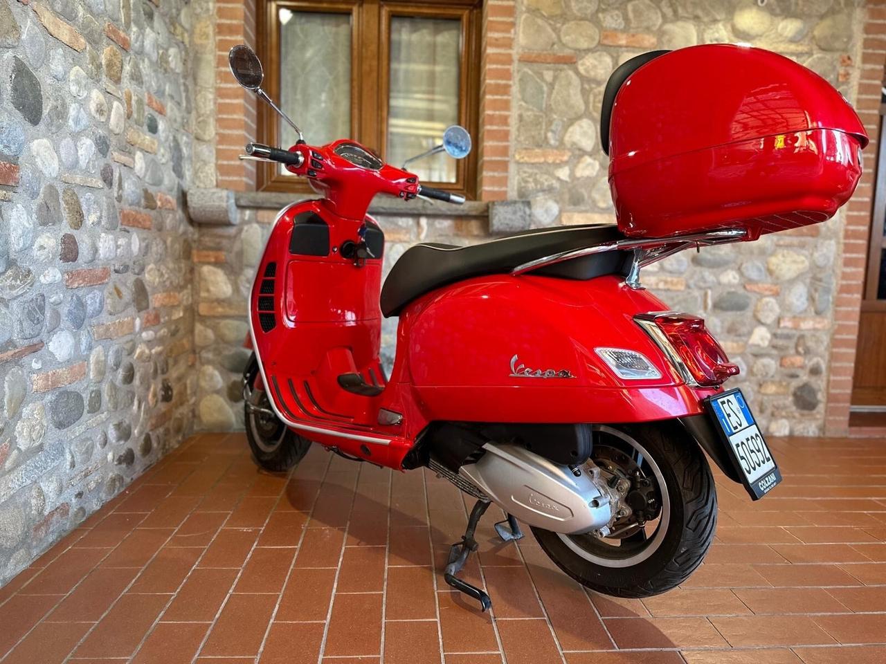 Piaggio Vespa 300 GTS hpe Vespa GTS 300 hpe