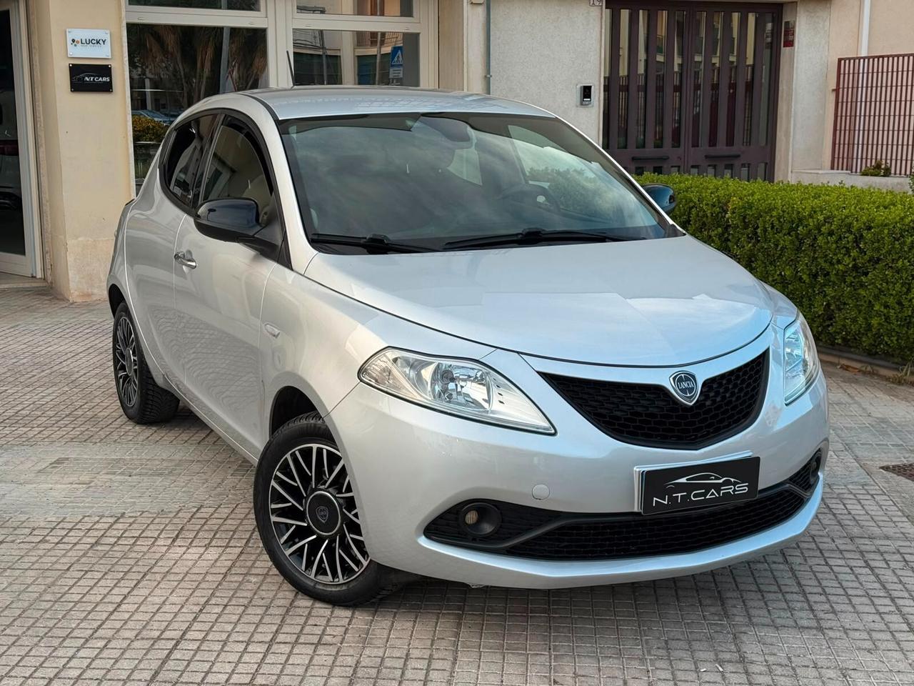 Lancia Ypsilon 1.0 FireFly 5 porte S&S Hybrid Gold