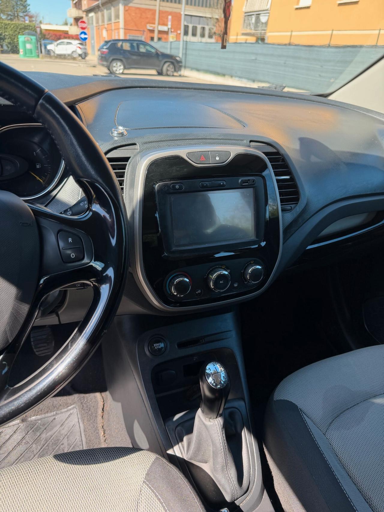 Renault Captur 1.5 dci - NAV. - NEOP. - 12 MESI DI GARANZIA -