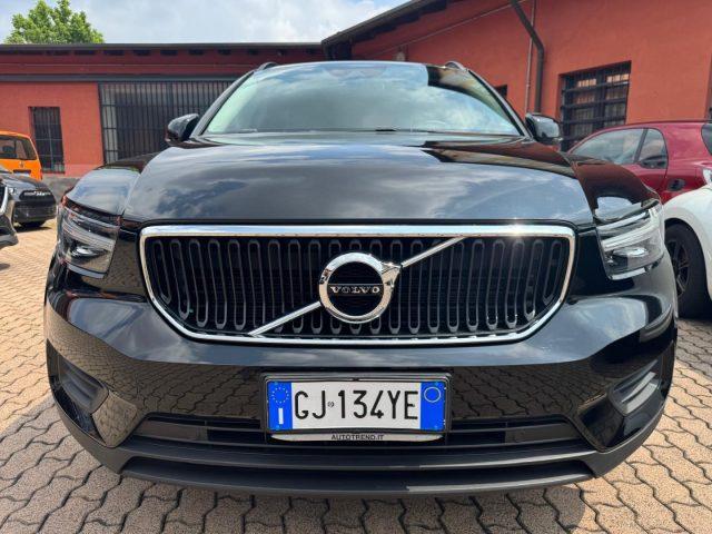 VOLVO XC40 T2 Momentum Core