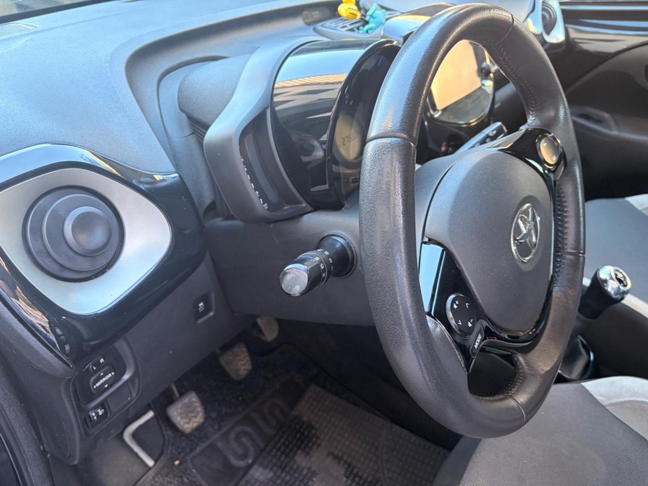 Toyota Aygo 1.0 VVT-i 69 CV 5 porte x-clusiv