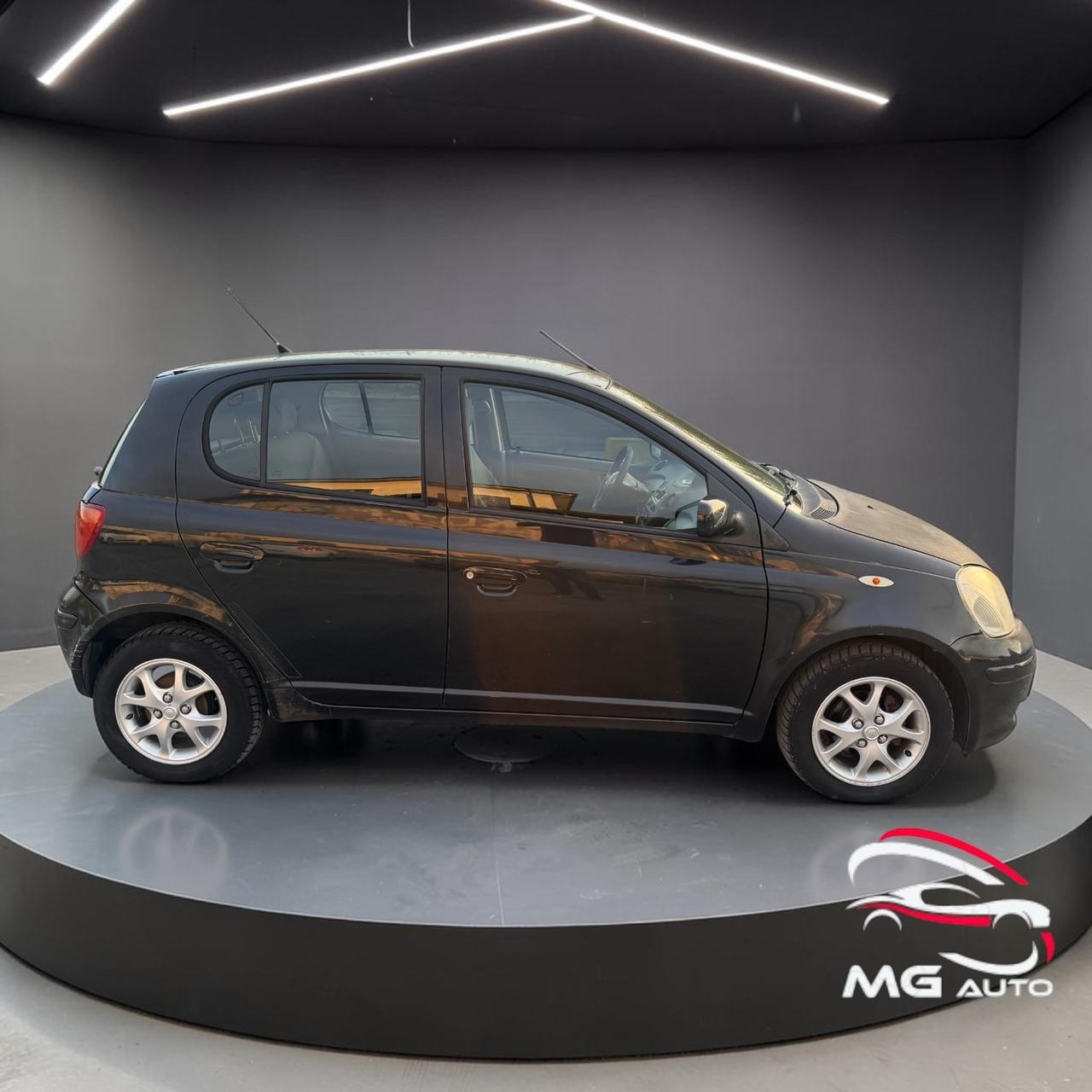 Toyota Yaris 1.0i 16V cat 5 porte Sol