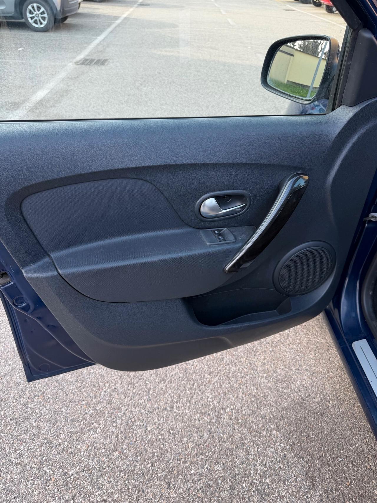 Dacia Sandero 1.5 dci - NEOP. - NAV. - 12 MESI DI GARANZIA -