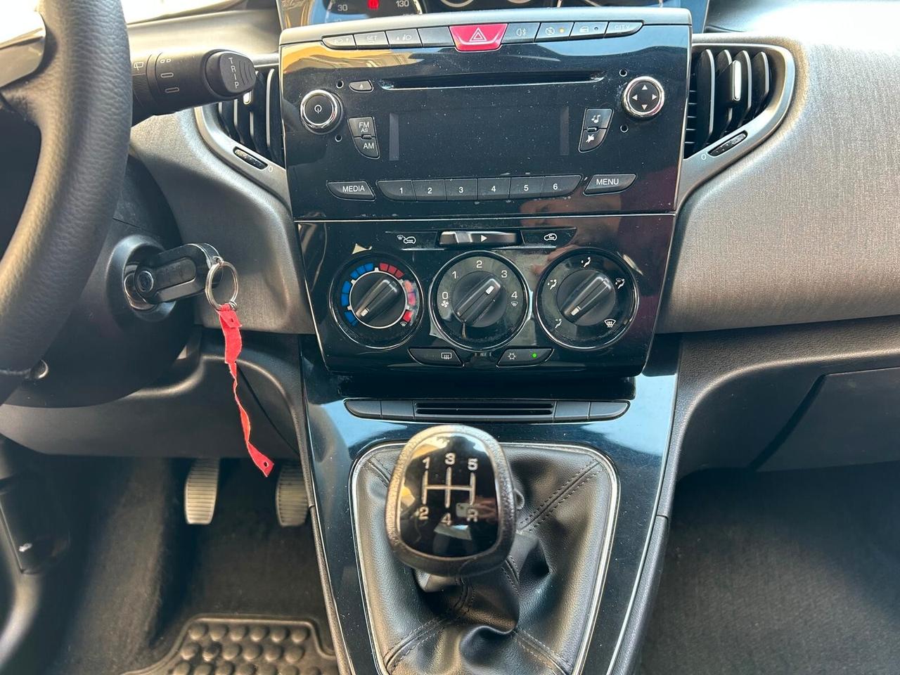 LANCIA YPSILON 1.3 MJT 95CV – 2012 – UNIPROPRIETARIO – GARANZIA 12 MESI – PARI AL NUOVO