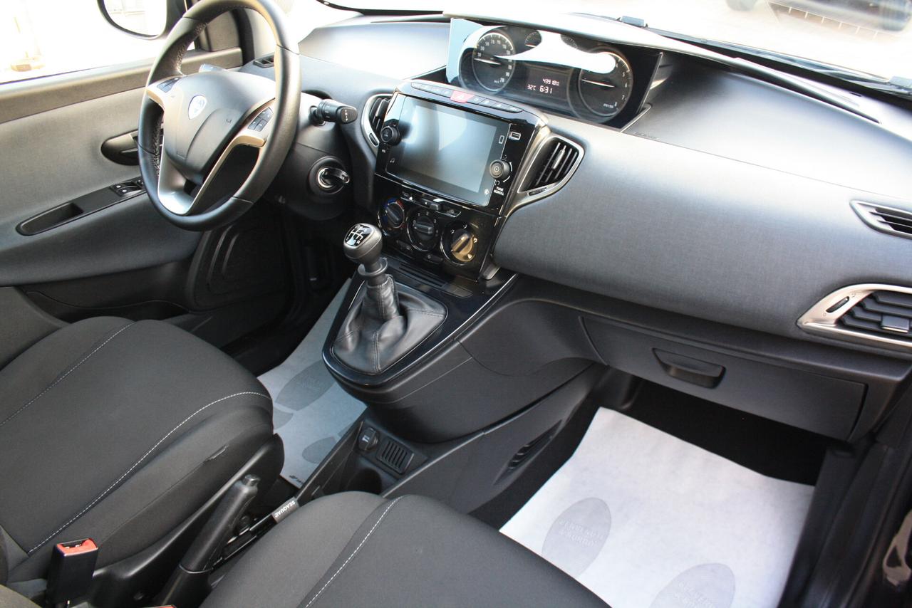 LANCIA YPSILON 1.0 HYBRID 70CV GOLD BLACK