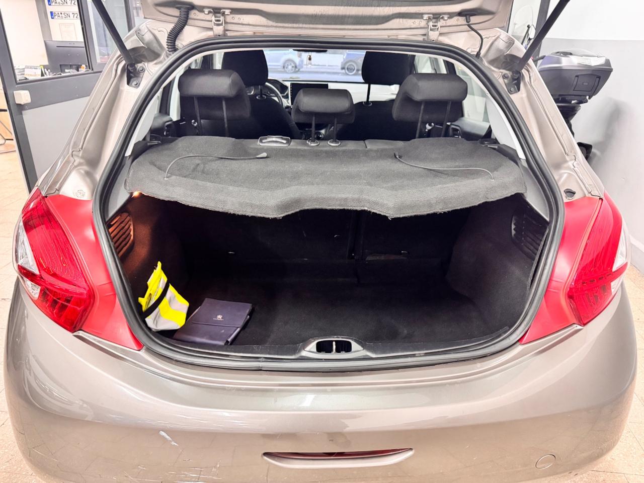 Peugeot 208 1.4 HDi 68 Cv 5P. Allure - 2014