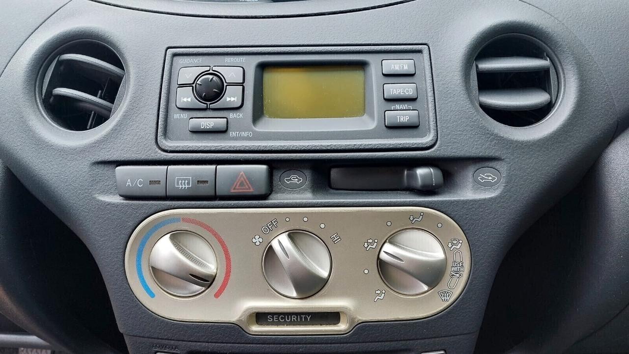 Toyota Yaris 1.0 Neopatentati