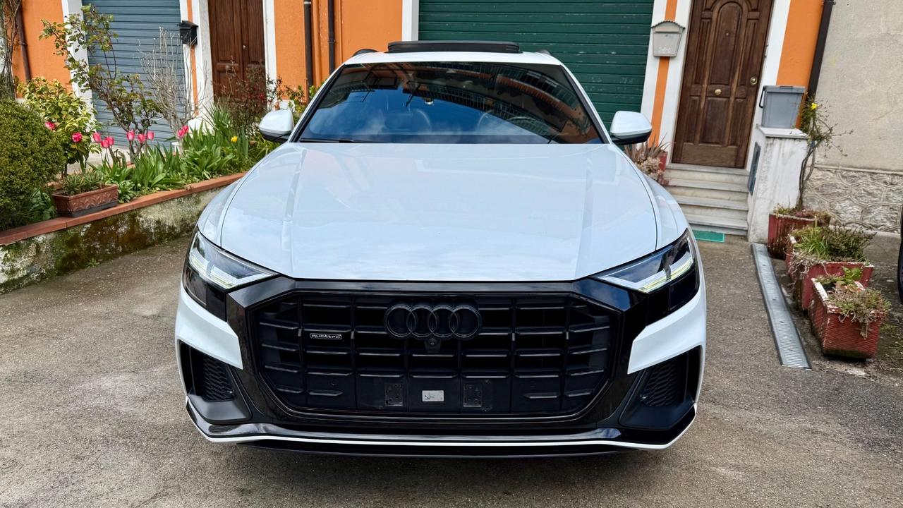 Audi Q8 50 TDI 286 CV quattro S-line Tetto 360”