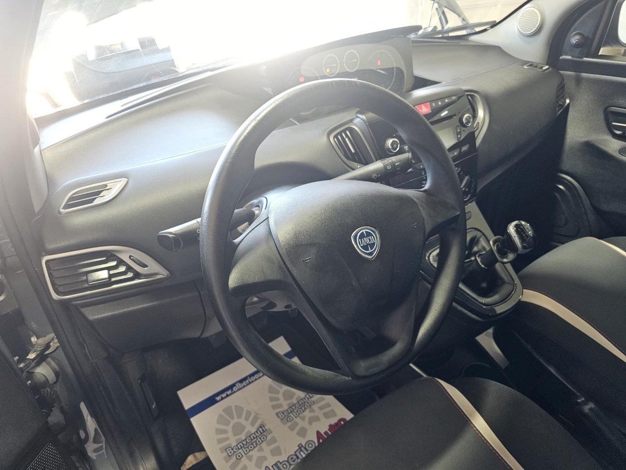 Lancia Ypsilon 5 Porte Ypsilon 1.2 8v Elefantino ecochic Gpl 69cv my14