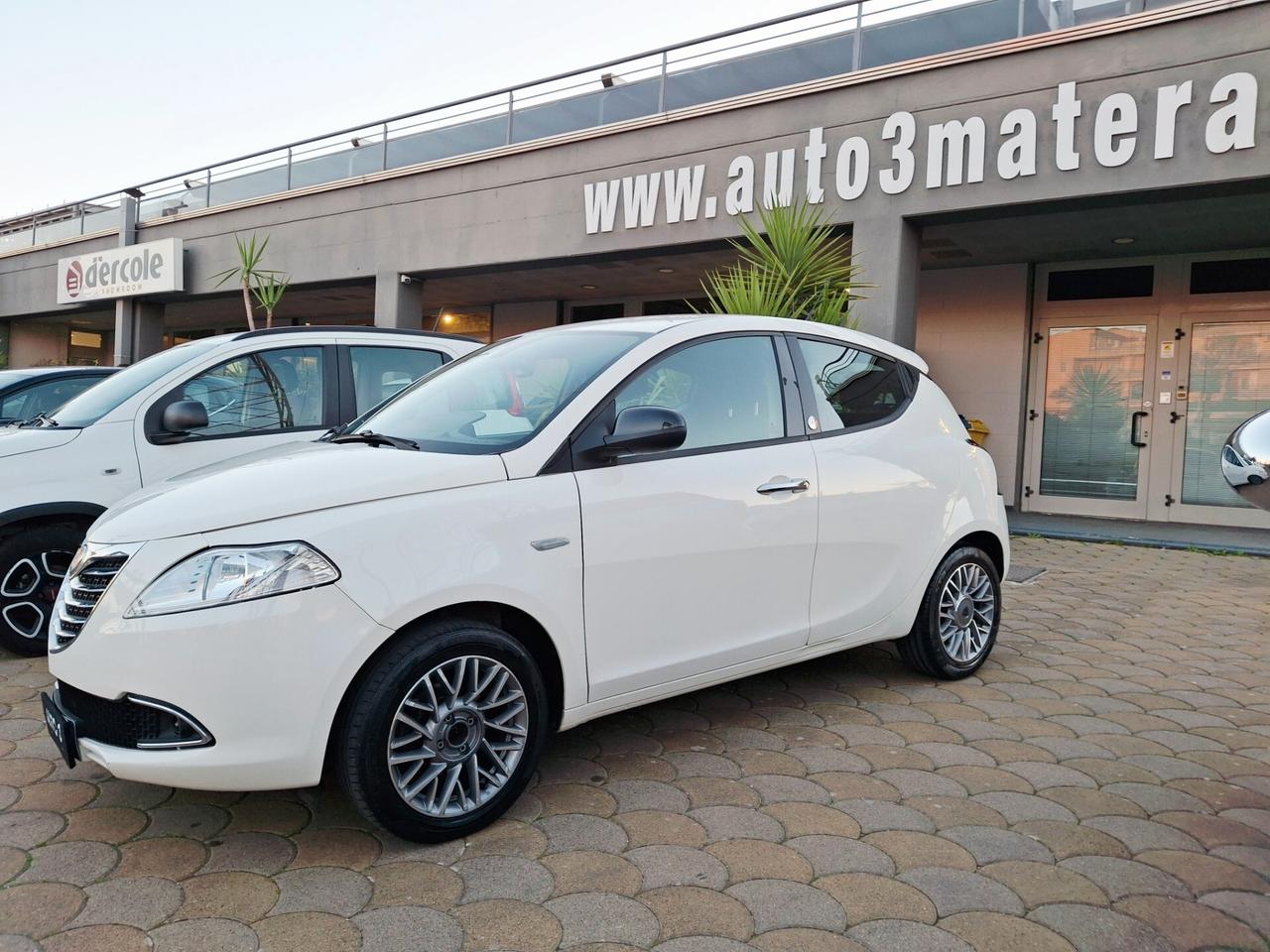 Lancia Ypsilon 1.2 69 CV 5 porte GPL Ecochic Silver