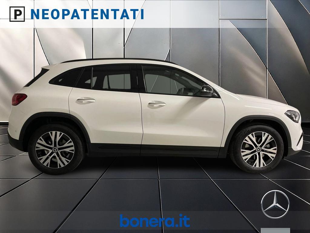 Mercedes GLA 180 180 Progressive Advanced Plus 7G-DCT